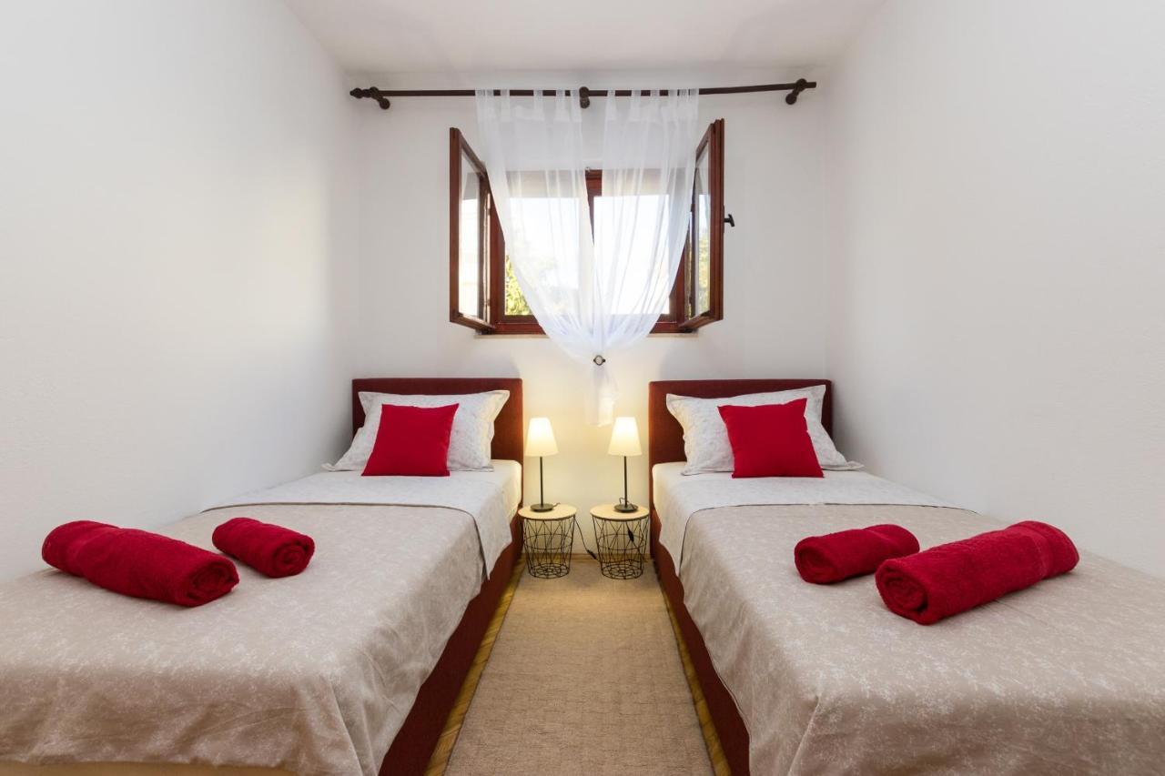 Apartments With A Parking Space Kastel Stafilic, Kastela - 16086 외부 사진