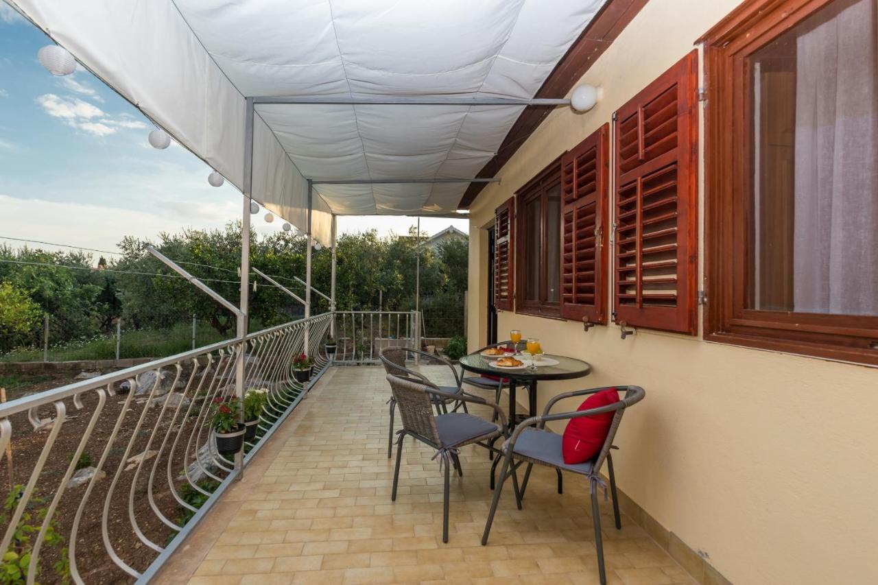 Apartments With A Parking Space Kastel Stafilic, Kastela - 16086 외부 사진
