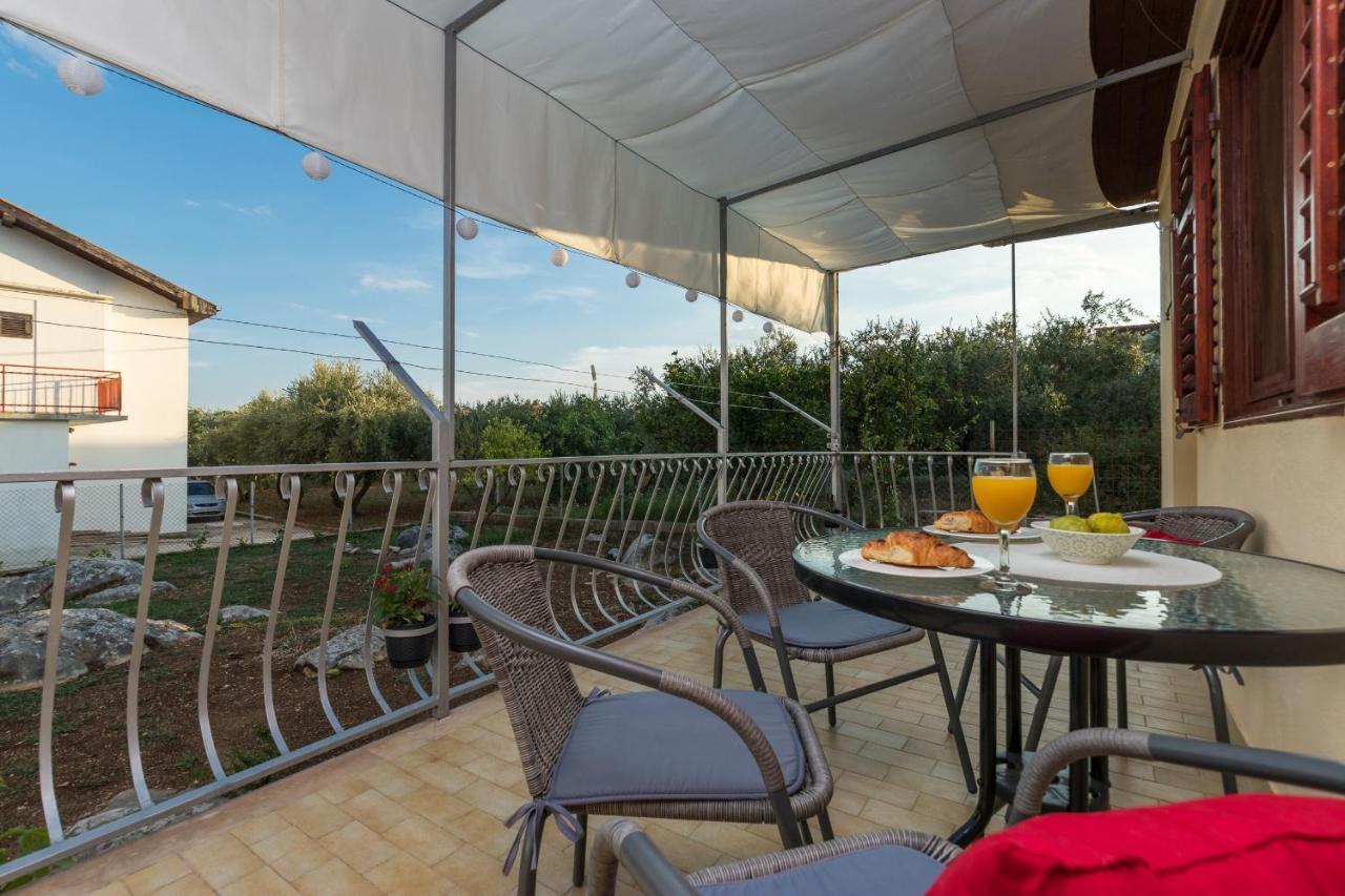 Apartments With A Parking Space Kastel Stafilic, Kastela - 16086 외부 사진