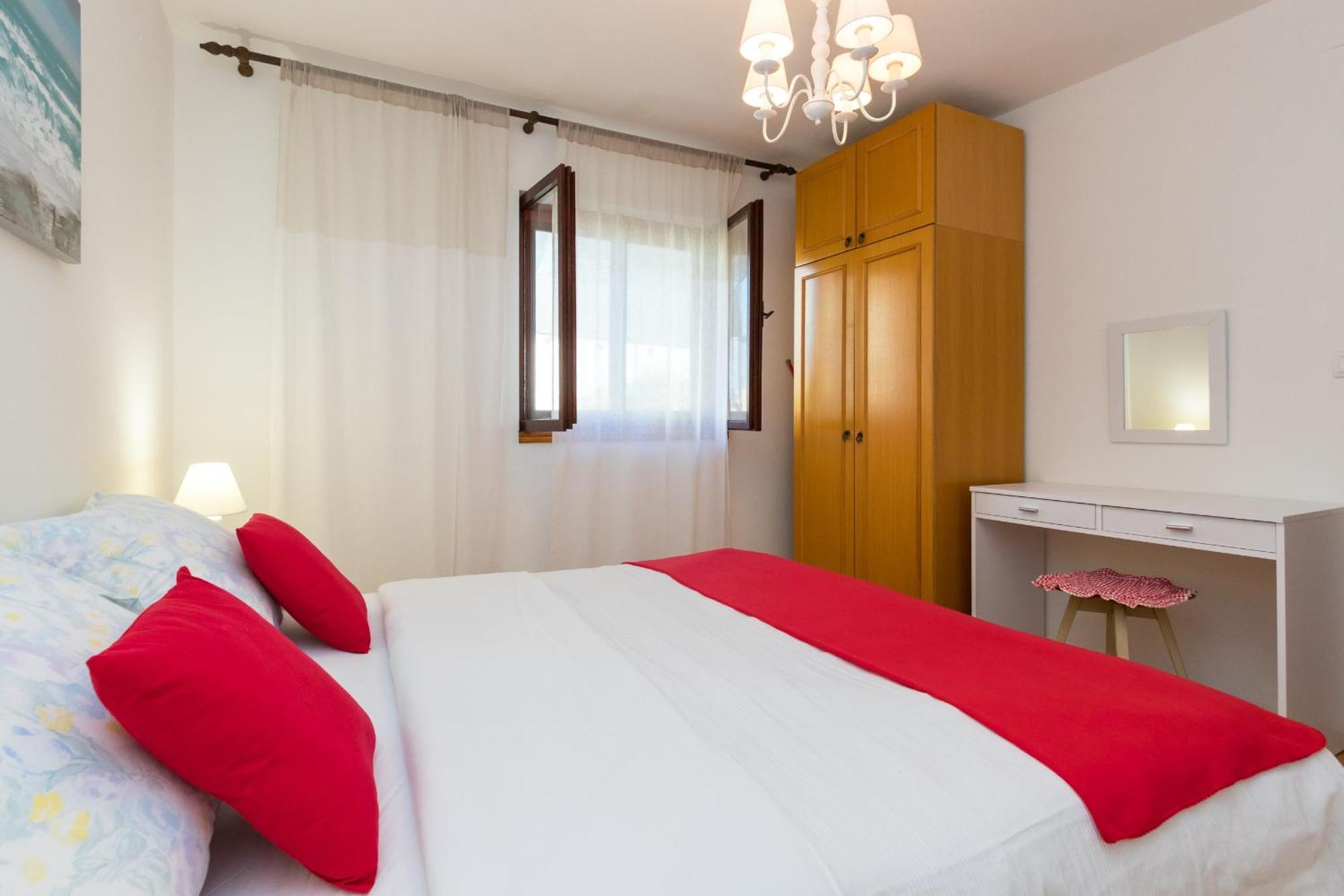 Apartments With A Parking Space Kastel Stafilic, Kastela - 16086 객실 사진