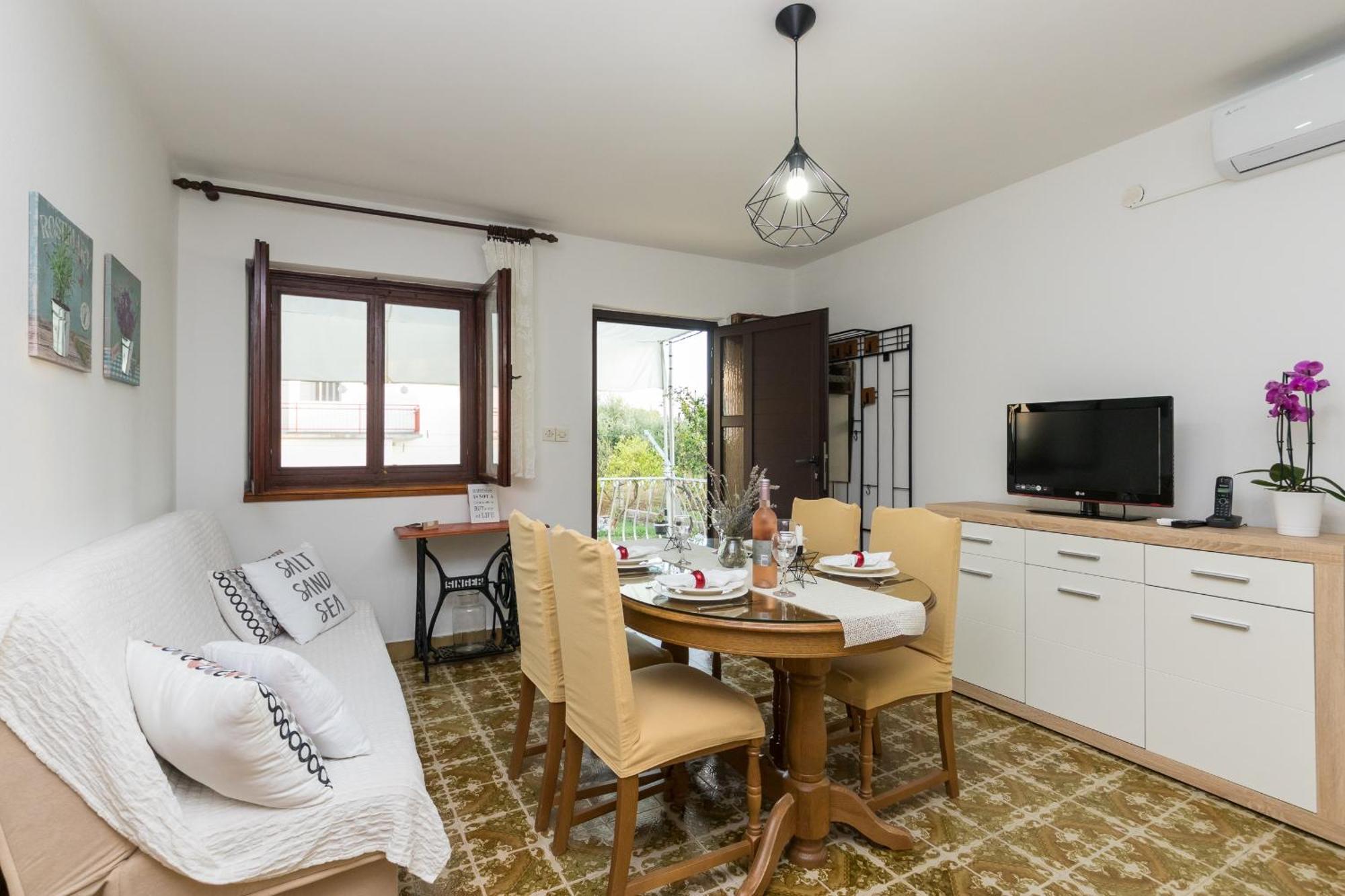 Apartments With A Parking Space Kastel Stafilic, Kastela - 16086 외부 사진